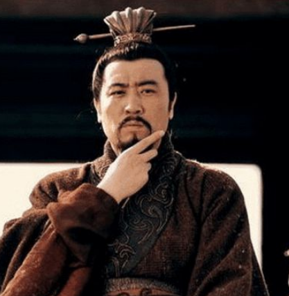 费诗与刘备的帝位之争：忠诚与权力的交锋
