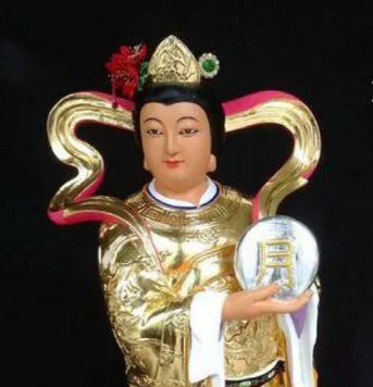 月宫之主：嫦娥与太阴星君的身份之谜