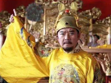 从田野到御座：世界上的农民皇帝