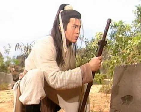 剑冢之选：杨过与玄铁重剑的不解之缘