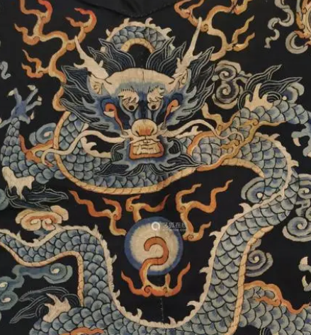 龙袍上有几条龙？历史上是怎么记载的？