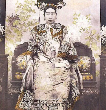 揭秘慈禧墓葬之谜：西太后为何安葬于东边