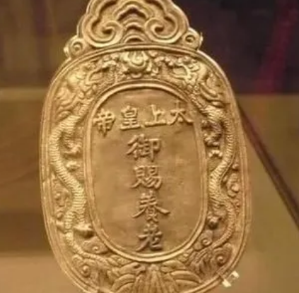 尚方宝剑与免死金牌：古代权力的象征与较量
