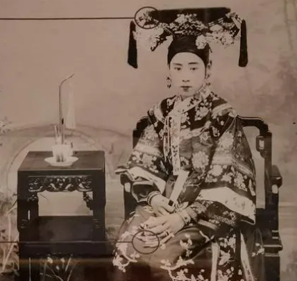 清朝旗人的特殊地位与政治影响力
