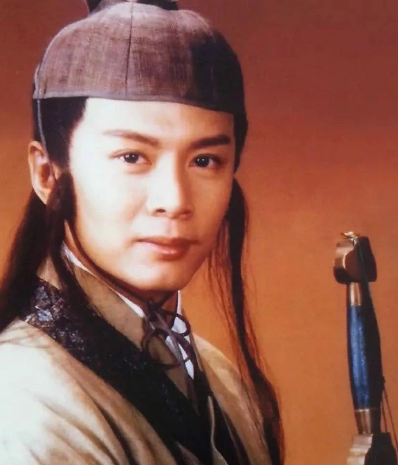 令狐冲与林平之的恩怨纠葛，林冲之为何会狠他？