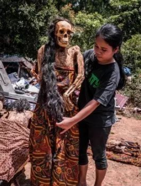 印尼赶尸人：神秘的死亡仪式与独特的送葬传统