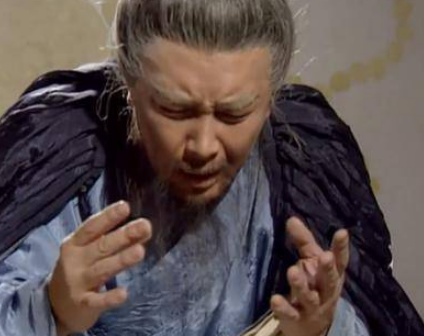 魏延踢倒了七星灯姜维想杀魏延为何诸葛亮阻拦？