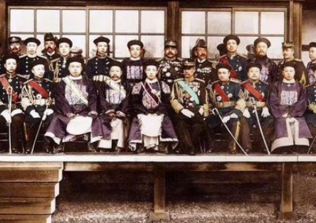 袁世凯逼宫数万清军为何无人抵抗，原因是什么？