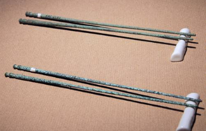 筷子的起源：探索中国古代的餐桌文化