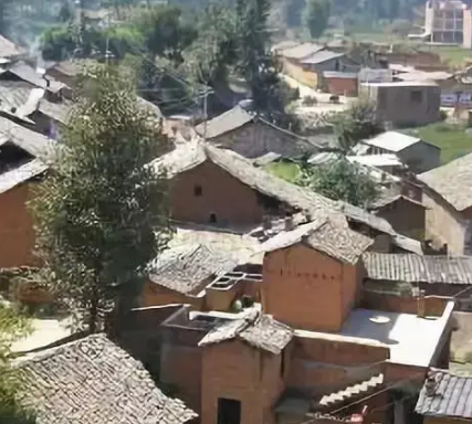 房空衣闲的背后：现代社会的居住与消费异象