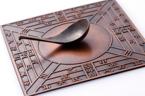 古代导航：在指南针发明之前的方向辨别方法