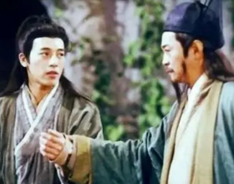令狐冲为何将林平之关入西湖地牢？