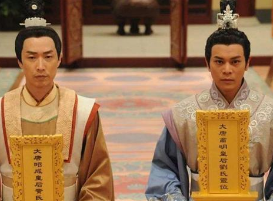 探究李显与李旦的昏庸之谜