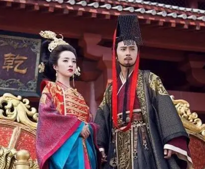 古代皇后面对皇上的自称：尊卑有别下的谦恭之词