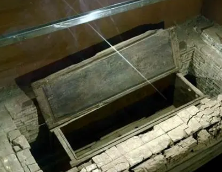揭秘明朝的七星巨棺：古代丧葬文化中的奇迹