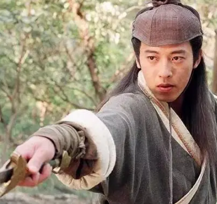令狐冲无独孤九剑的武功水平探析，没有武功令狐冲实力如何？