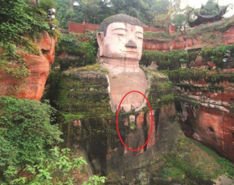 乐山大佛背后的神秘墓地：探索古代遗迹的发现之旅