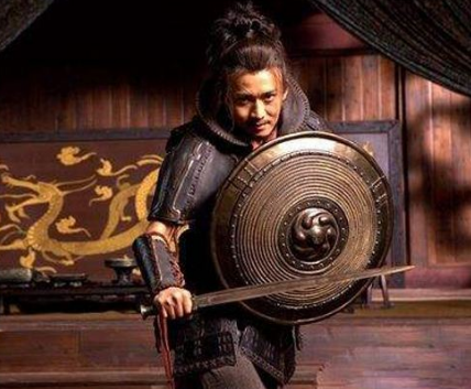 古代士兵的盾牌为何偏小？揭秘古代盾牌使用者