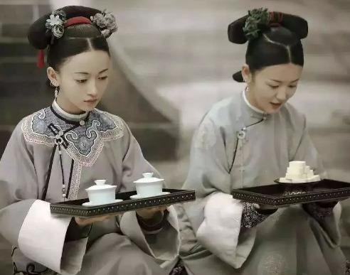 清朝普通宫女一年的俸禄是多少？嫔妃们的月俸禄是多少？