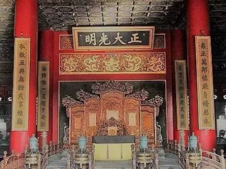 故宫的正大光明匾额：历史背景与寓意解析