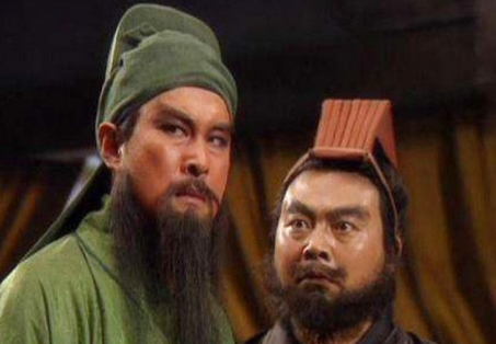 为什么关羽听了徐庶的话而不听诸葛亮的话？两者关系怎样?