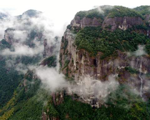 天姥山的秘境：地理位置与历史探幽