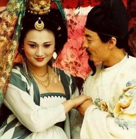 唐玄宗与杨贵妃：宠爱背后的历史解析