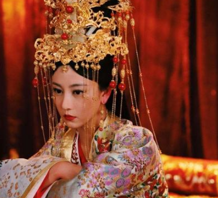 古代妃子都有降级，皇后为何只有被废一个选择？