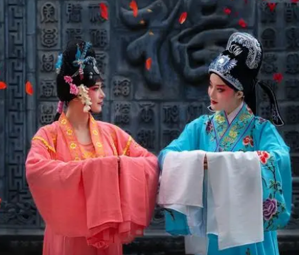 梁山伯与祝英台：穿越时空的爱情传说