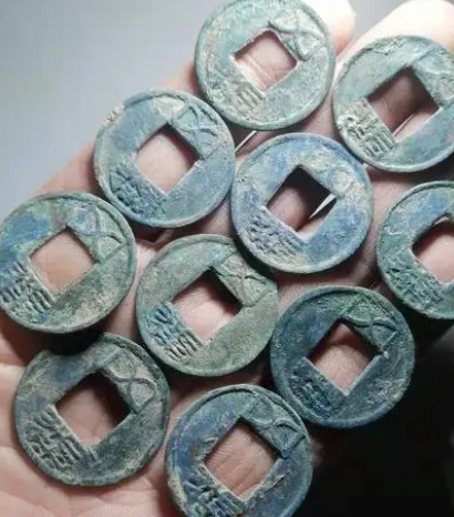东汉时期的人们如何看待滥铸货币，有着什么样的影响？