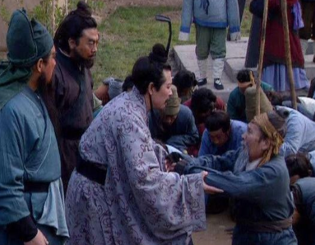 刘备逃亡之谜：百姓与亲情的权衡