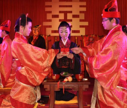 古今婚姻难题：古代与现代娶媳妇的难易对比