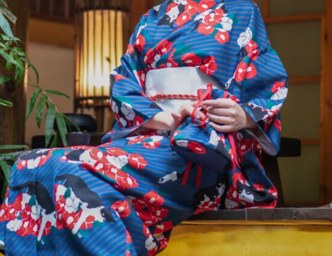 日本传统服饰的智慧：背后小枕头的由来与功能