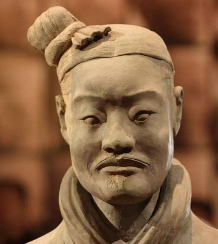兵马俑的神秘铠甲：无头盔之谜解析