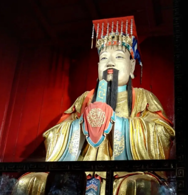 探秘成都武侯祠：刘备墓的真相与帝王墓的选址之谜