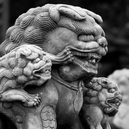 古代建筑门前的石狮子：源起与象征