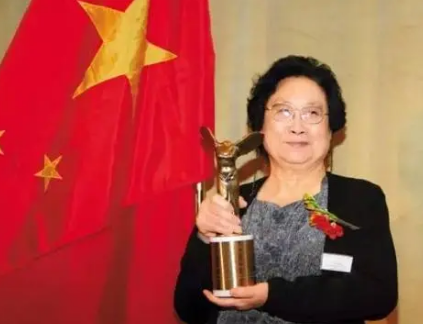 探索诺贝尔奖的星空：中国女性科学家的光辉轨迹