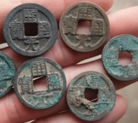 货币更迭：前朝货币的兑换与过渡之道