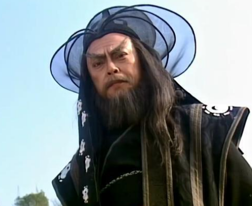 任我行最佩服的三半人与挑战武林的背后原因