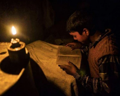 暮色下的往昔：探索古代夜晚的娱乐生活