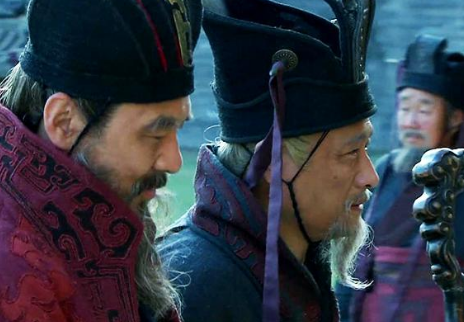 曹操给荀彧一个空盒，荀彧为何就自杀了？