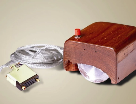 追溯历史：世界上第一个鼠标的外壳材料