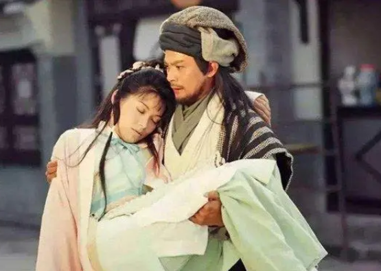 探究段正淳与阿朱之间复杂的父女情