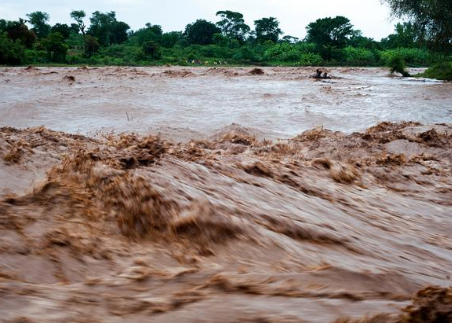 长江断流之谜：历史中的两次自然奇观