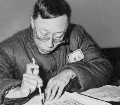 溥仪的语言世界：汉语、满语与英语的交汇