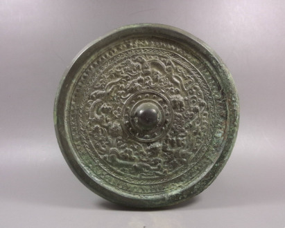 映照千年：追溯古代铜镜的发展脉络
