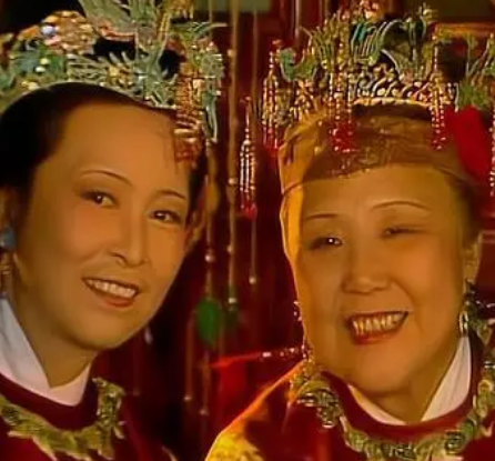 贾母为什么逼王夫人认干女儿，背后有什么原因存在？