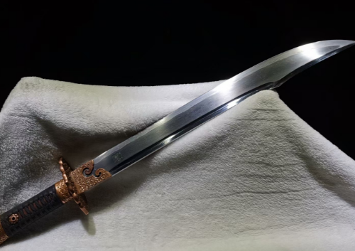探秘宋武手中的雪花铁艺刀：静默的冷兵器之美