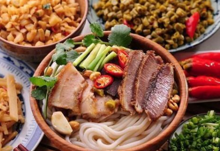 广西美食之旅：探索三大米粉的魅力