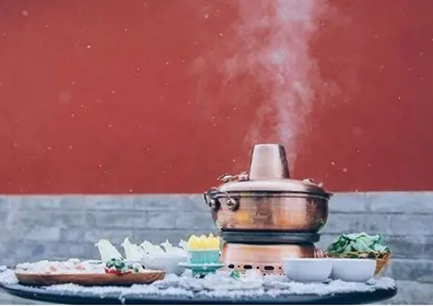 故宫火锅店的别样开业：圣旨菜单的独特魅力